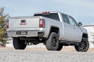 Chevrolet Silverado 1500 LD Suspension Lift Kit - Rough Country - 3.5 Inch Lift | Alu/Stamp Steel LCA | M1 Strut - 2019
